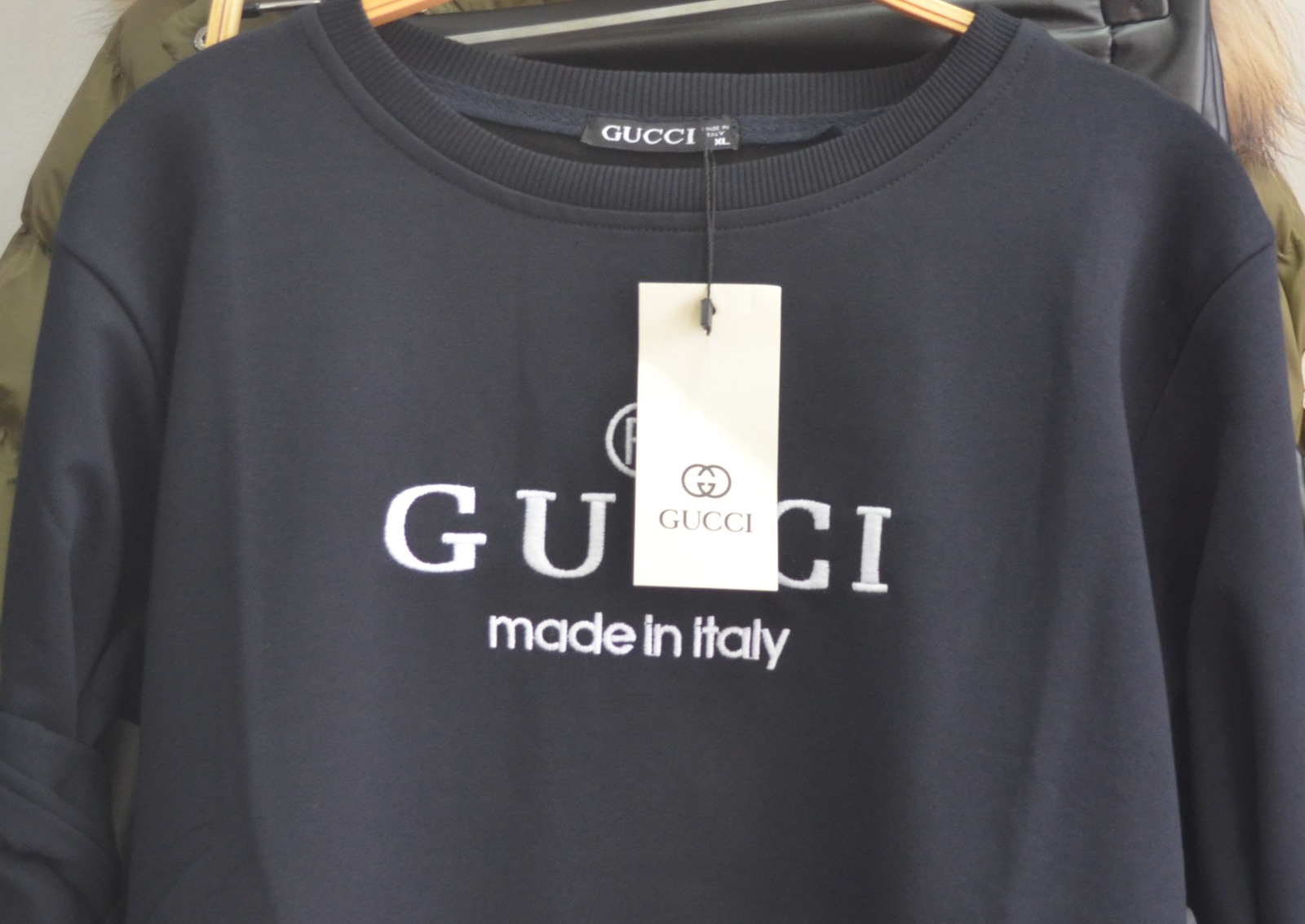 Razie la un magazin de haine din Cluj!