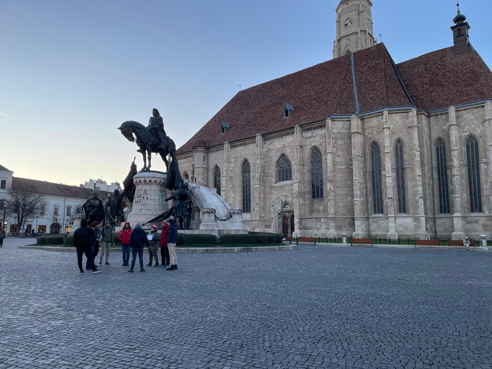 FOTO. 10 clujeni zgribuliți au protestat împotriva coaliției guvernamentale