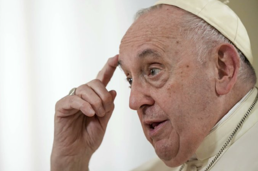 „Încă trăiesc”, glumeşte Papa Francisc la externarea din spital