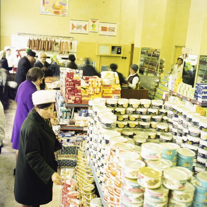FOTO Cum arăta magazinul fabricii de biscuiți „Spicul” din anii 60-70
