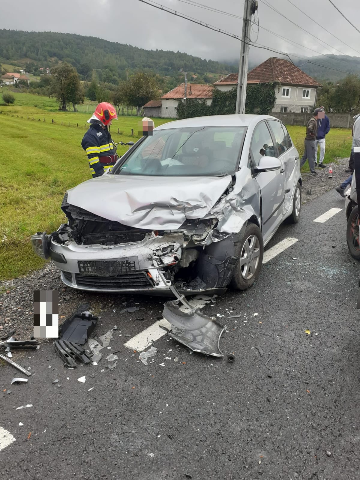 FOTO Accident la Negreni. A izbucnit un incendiu!