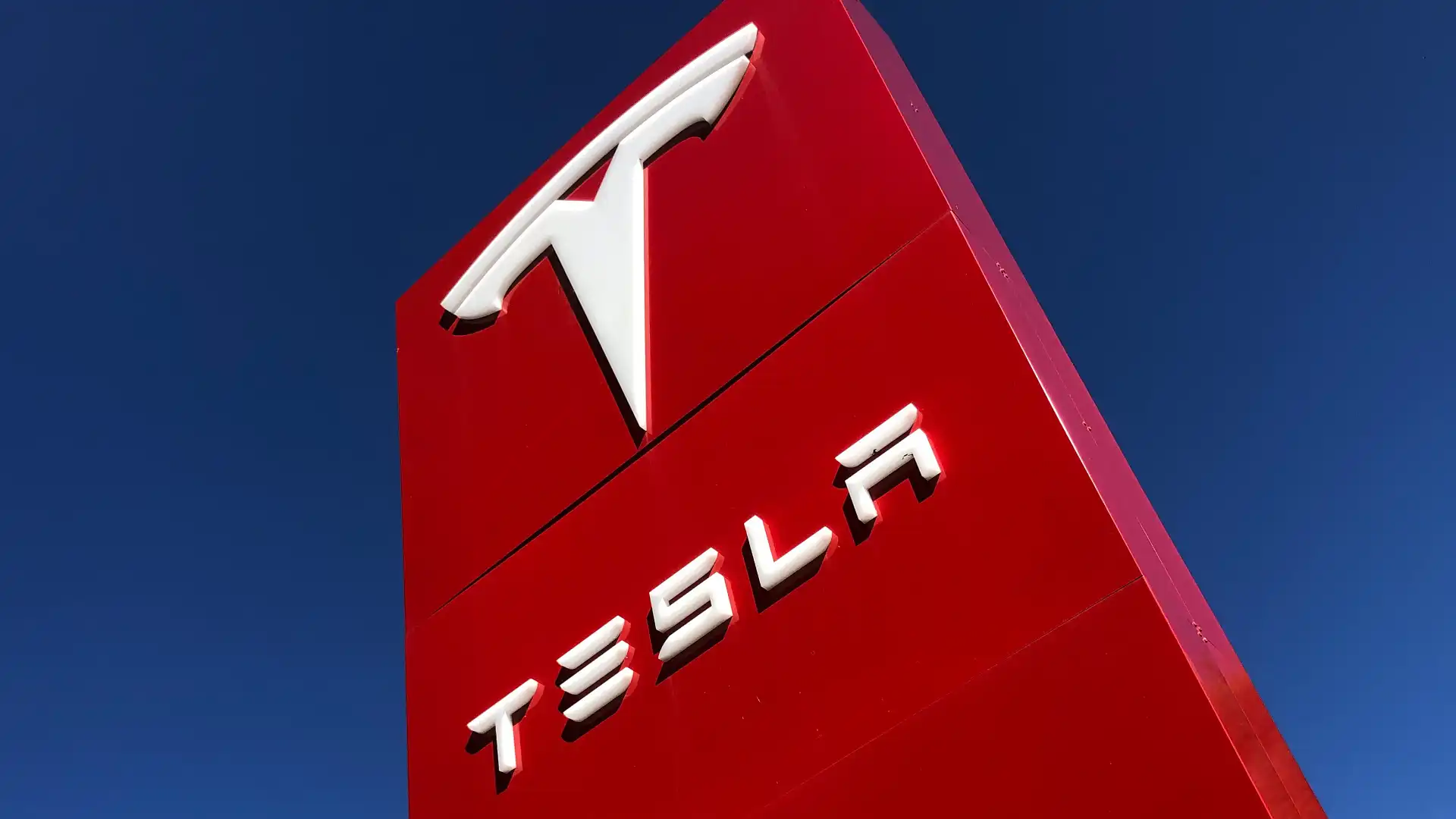 Tesla va construi cea mai mare centrală de stocare a energiei electrice din China