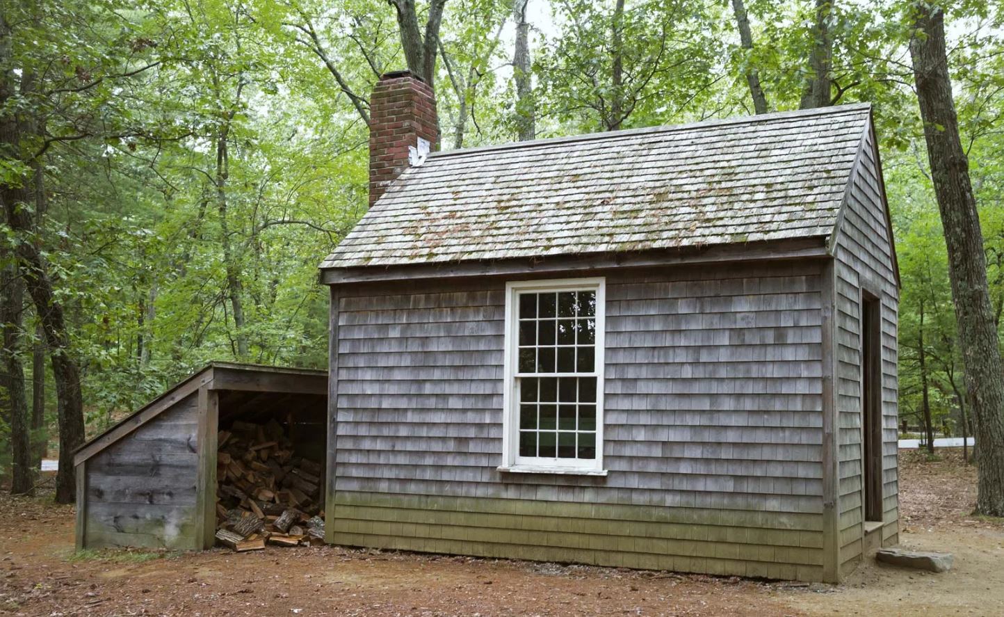 Henry David Thoreau și căutarea esenței vieții: o analiză a viziunii filosofice din Walden
