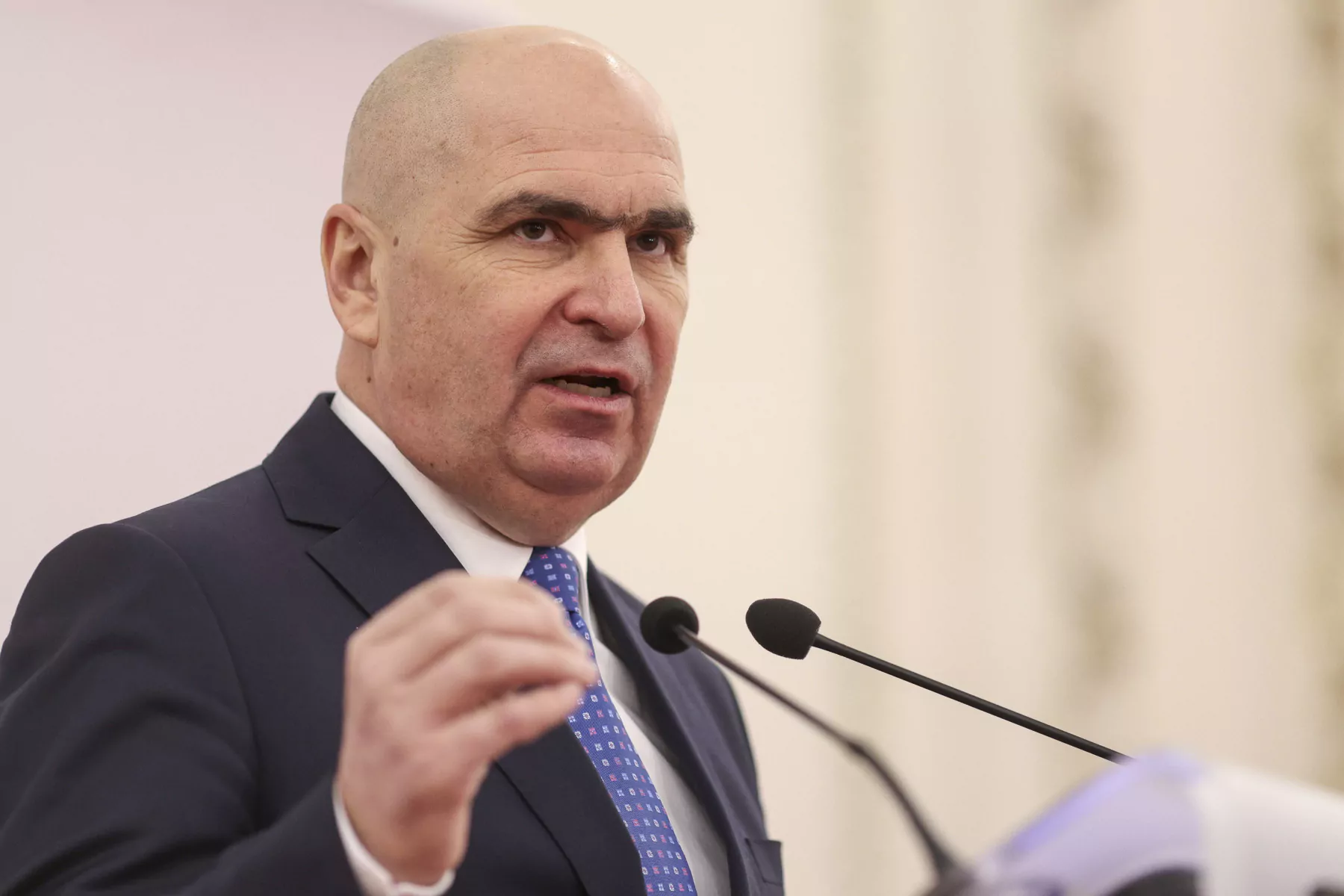 Inflație de consilieri onorifici la Palatul Victoria