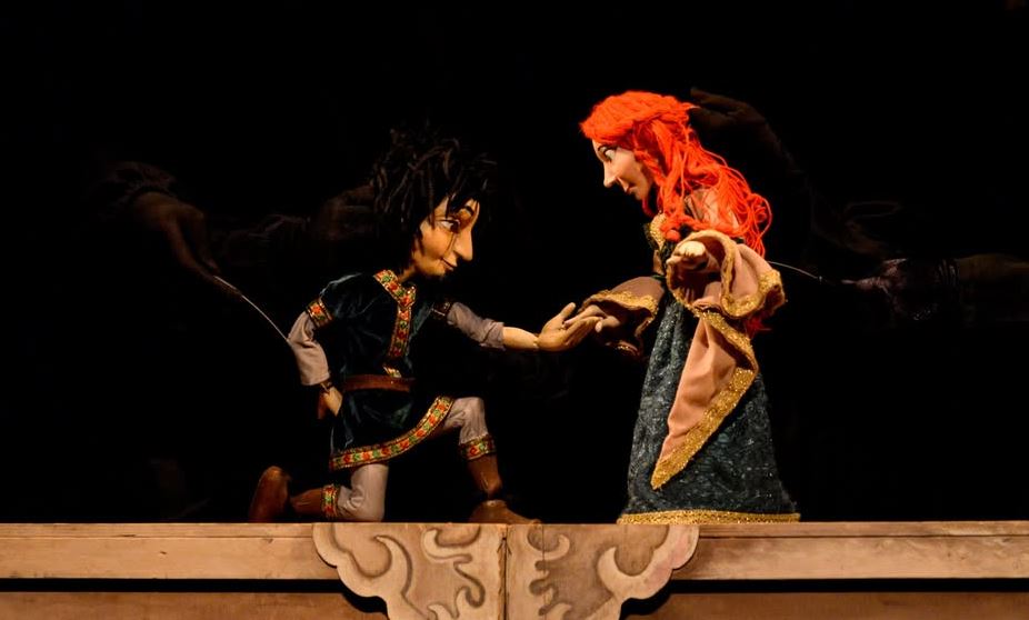Prinți și prințese din spectacole ale Teatrului de Păpuși „Puck”, la Muzeul Păpușilor