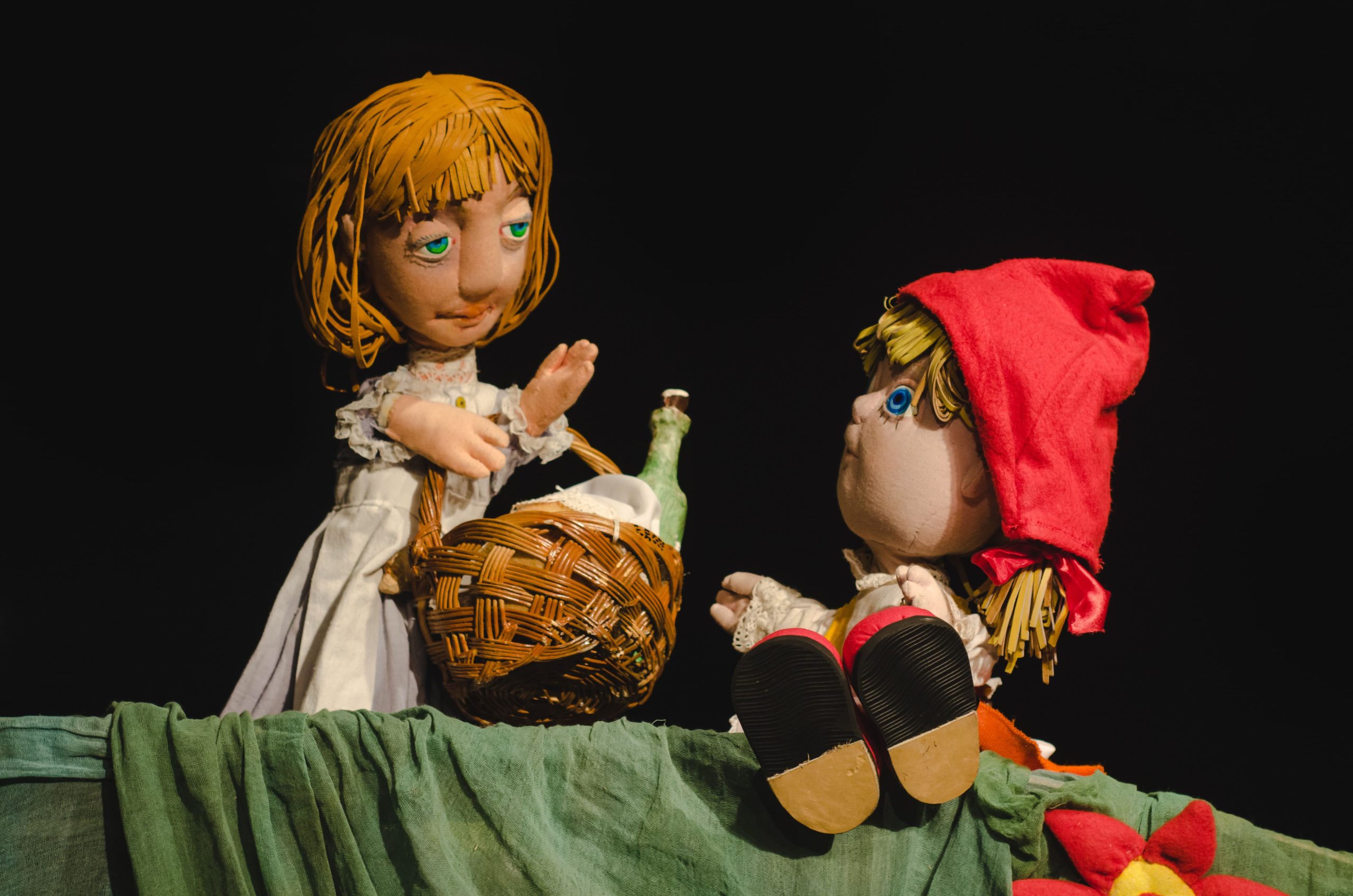 Spectacolele „Turnulețul” și „Scufița Roșie”, la Teatrul de Păpuși „Puck” în weekend